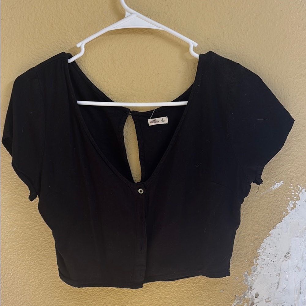 Black Keyhole Cap Sleeve Crop Top